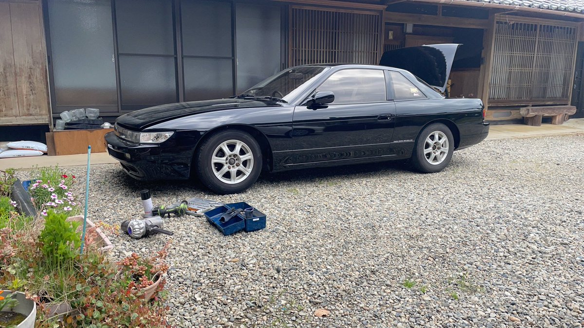 UcheenZ33's tweet photo. バイト月10万でもいける(店預けて帰ってこない) https://t.co/xXuqt13X9F
