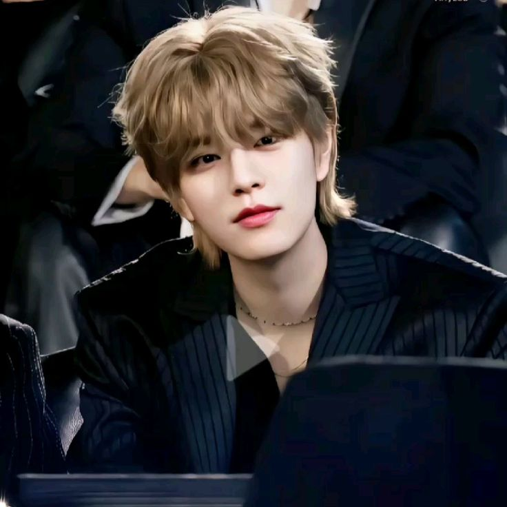 quillsevngpen's tweet photo. blonde mullet sevngmn come back to me </3 https://t.co/dlqDreWGux