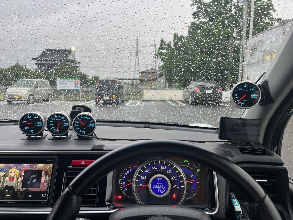RussianBunny88's tweet photo. 追加メーター「ピピッ」
ETC「カードが挿入されていません」
レーダー「レイ、起動します！」
電圧計「ピーピッ！」
オーディオ「ボンボンセシボンYeah！キラキラルOuiスタートSweetsTime(キラキラル☆)シュークレーム…ジュレ…どれ！？どれも！キラキラ☆プリキュアアラモード」

ぼく「うるさいな」 https://t.co/pBRLxnAWAG