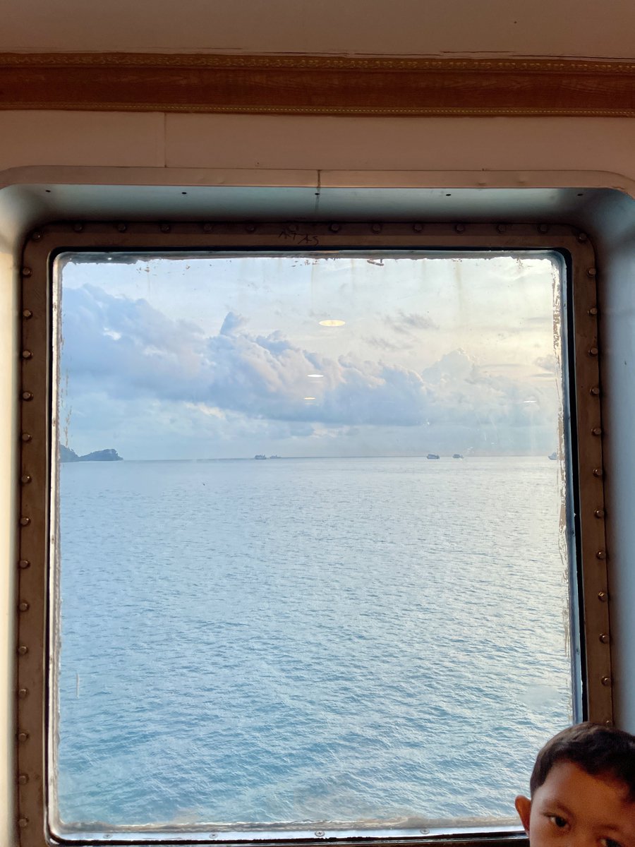 thegreatestsami's tweet photo. let’s see the sea through your camera roll. https://t.co/aJp6oMinRP