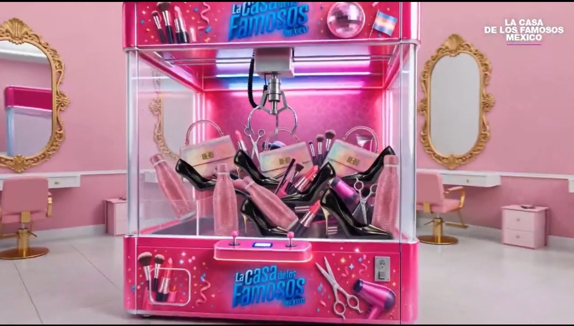 solamentesteph's tweet photo. De acuerdo a las pistas, la segunda habitante que revelará #LaCasaDeLosFamososMx es KARINA TORRES. 👠💇🏻‍♀️

Este MARTES a las 8:28 PM sabremos el nombre detrás de este promo 🔥 (@LaCasaFamososMx) https://t.co/PIf76vmpgp