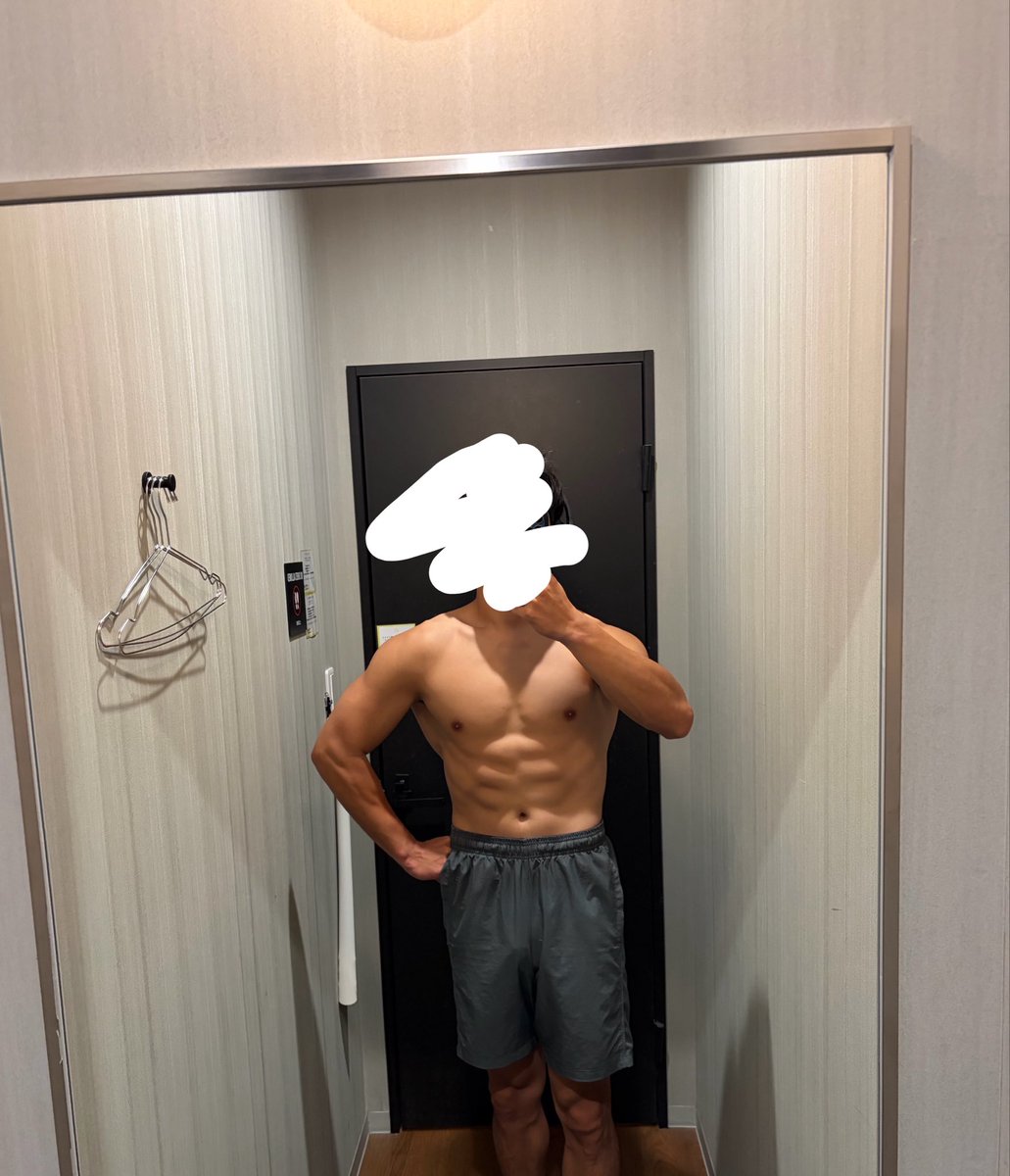 ffks56's tweet photo. 絞れてきたし、背中デカくなった気がする笑
筋トレ再開したからこれからが楽しみ✌︎ https://t.co/xASchyJnfp