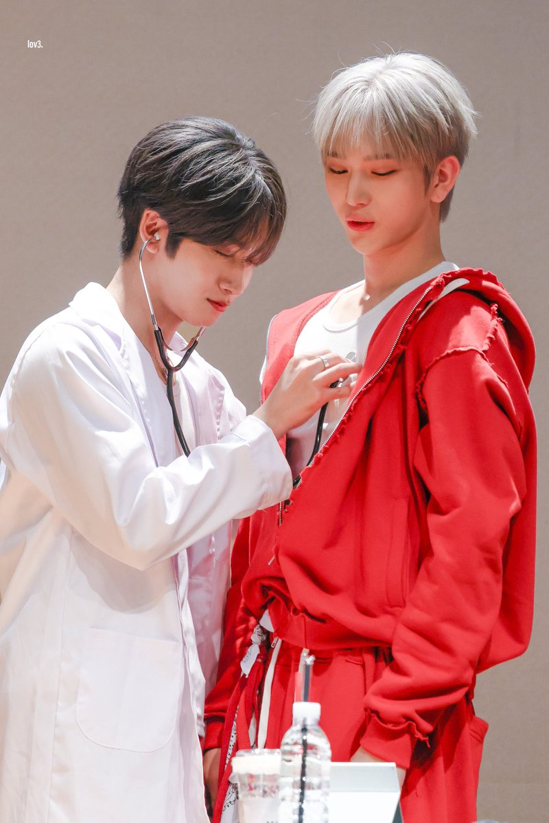 lov3hwu's tweet photo. 260614  
🩺🥼
#EPEX #이펙스  #제프  #백승 https://t.co/7EAQCL1K99