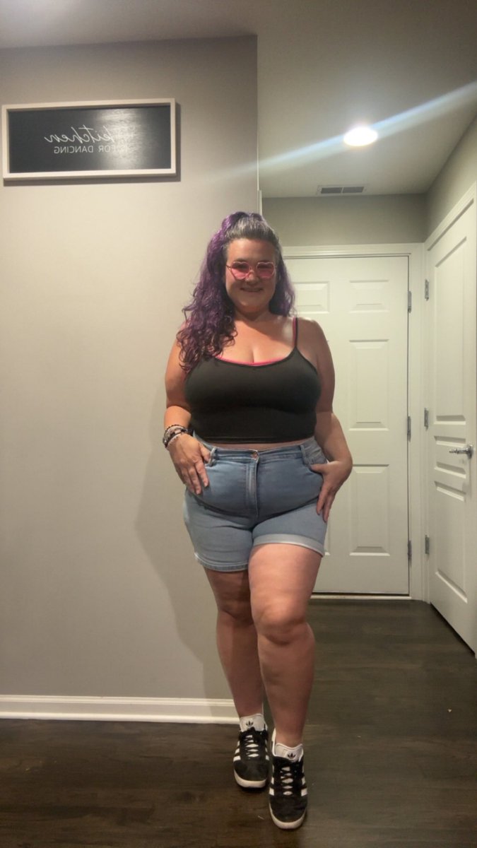 violetlunawitch's tweet photo. Mom shorts #VioletlunaWinter #softwitch #curvyoutfits #thriftedstyle #outfitinspo https://t.co/0qRVnRI3ez