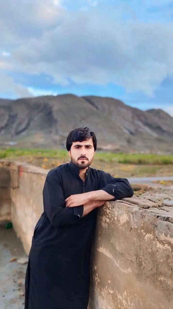 ShahidHussainJM's tweet photo. بریکنگ مقامی ذرائع سے
بلوچستان سے اِطلاعات کے مطابق زیارت کے علاقے کََچھ میں دہشت گردوں کے خلاف لڑتے ہوئے زیارت پولیس کے تقریباً 30 سے 35 اہلکاروں نے دن بھر بہادری سے مقابلہ کیا مگر گولیاں ختم ہونے اور بروقت مدد نہ پہنچنے کے باعث رات تقریباً 11 بجے دہشت گرد ڈی ایس پی زیارت، دو ایس ایچ اوز اور متعدد پولیس اہلکاروں جن میں 9 پولیس اہلکاروں کا تعلق کواس تھانے سے ہے، کو اغوا کرکے اپنے ساتھ لے گئے۔