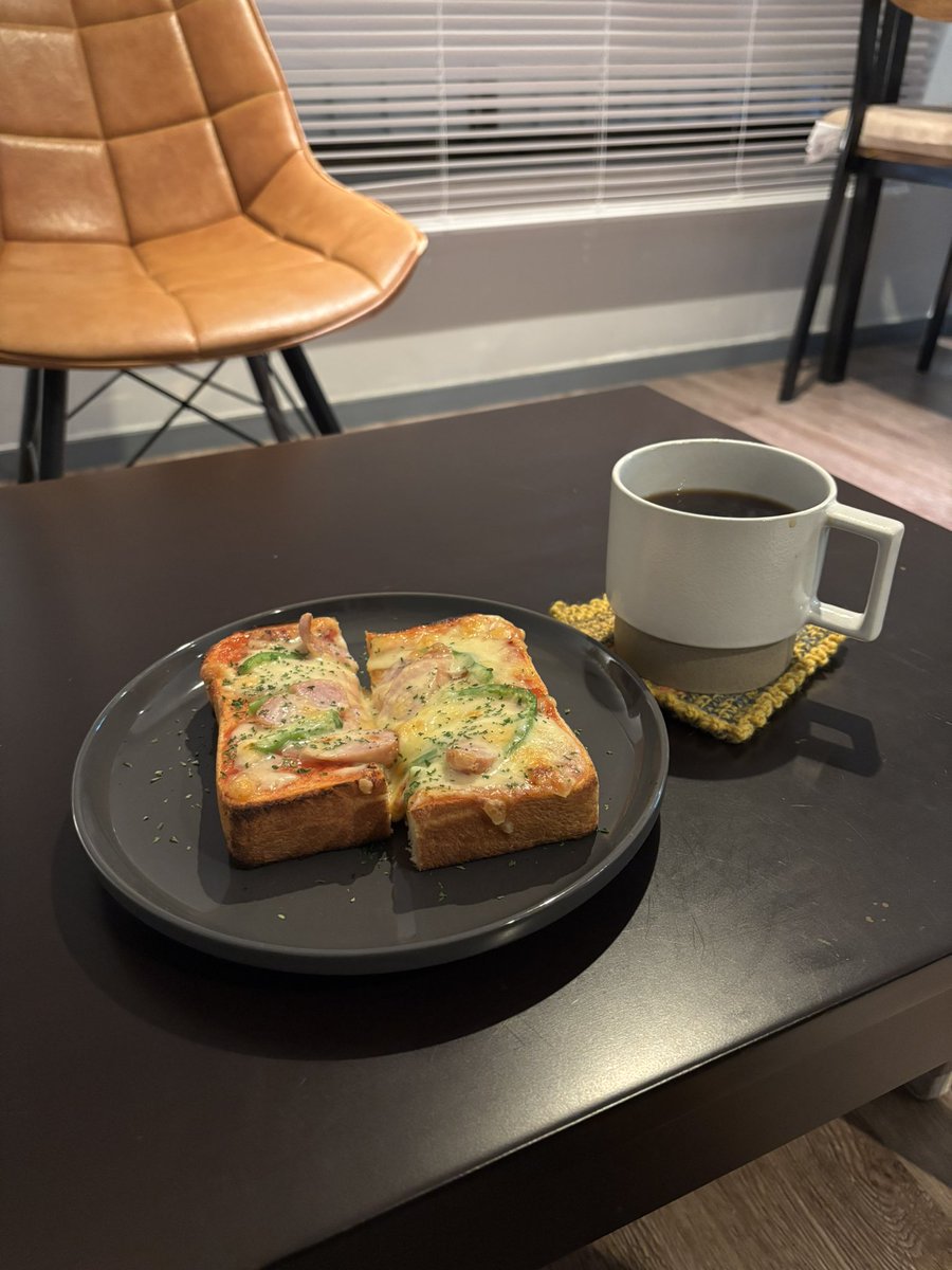 Pelikandoseitai's tweet photo. 今日も二階のお盆コーヒーさんやってますよ〜 @oboncoffee 
お天気はっきりしないけどご予約お待ちしております♪

#ペリカン堂整体院 #整体 #リラクゼーションマッサージ #マッサージ #ヘッドスパ #東林間 #ハーブピーリング #肌質改善 #肌活 #矯正 #骨盤矯正 #姿勢矯正 #ストレッチ #筋膜リリース https://t.co/18xZBObm5A