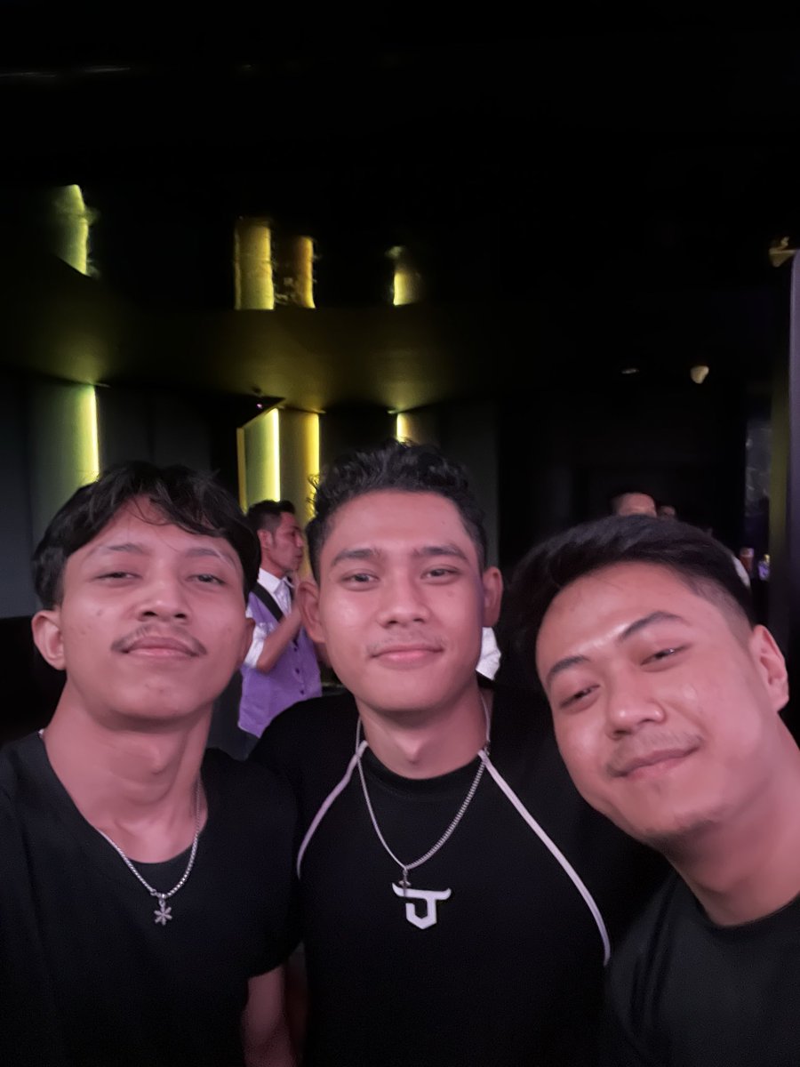 muhammadarzl_'s tweet photo. jadi kalian mau pilih yng mana?🤭 https://t.co/wq5rlHgJS1