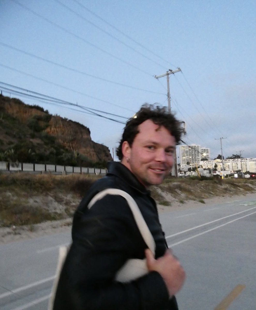 hrtlt91's tweet photo. bf coded pictures of ashton you are so special to me <3 https://t.co/BBgu3T4zDb