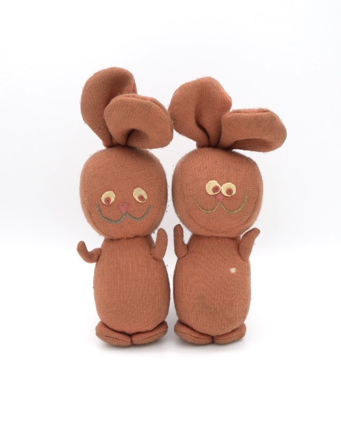 1950年代頃に制作された、ヴィンテージうさちゃんぬいぐるみです