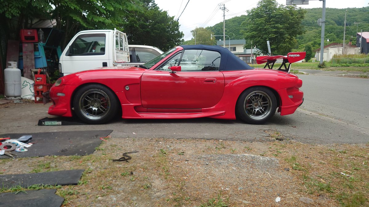 YsAkahanNB6C's tweet photo. my new gear…
JET STREAM GT200 ボディキット
装着しました。
装着にあたっての作業は
ダミーリベットの窪みを全てスムージング
A3Eクラシックレッドに塗装。
全て自分で行い。購入から1年でようやく完成しました。
この仕様でまたシービーを両サイド迎えに行きます！ https://t.co/PdV3vVkBdF