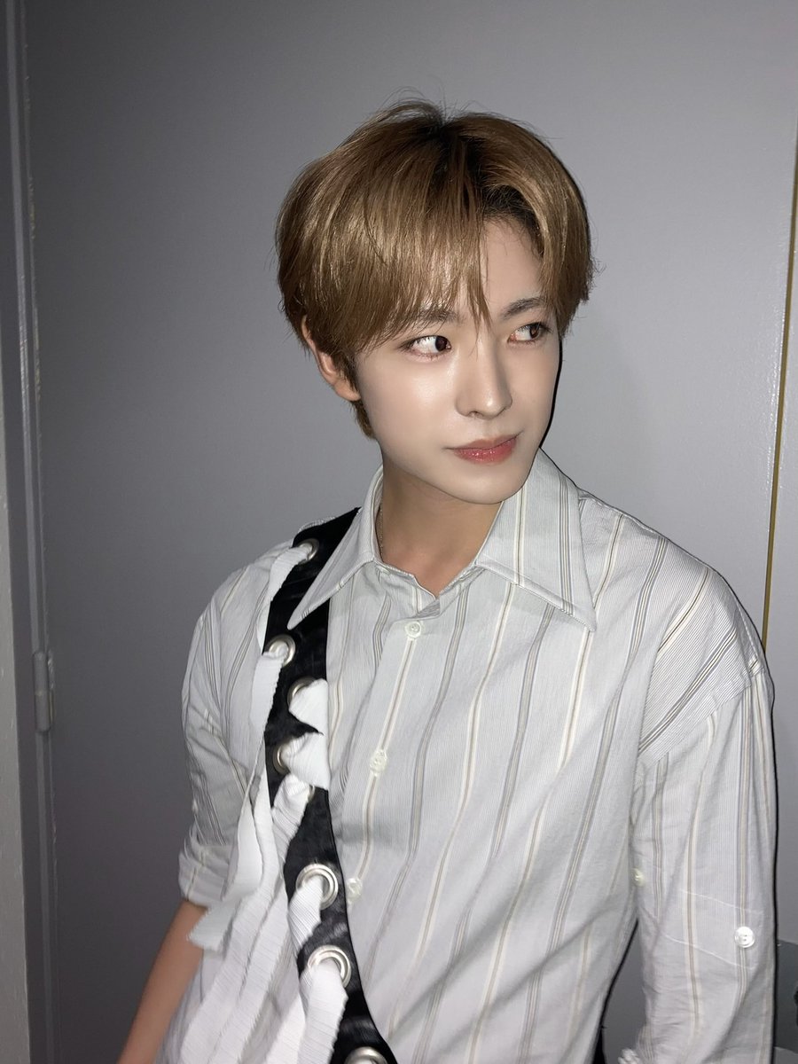 shidaeng0604's tweet photo. 이거 올렸었는지 모르겠지만 봐도봐도 좋아 https://t.co/Ou5LvyrawZ