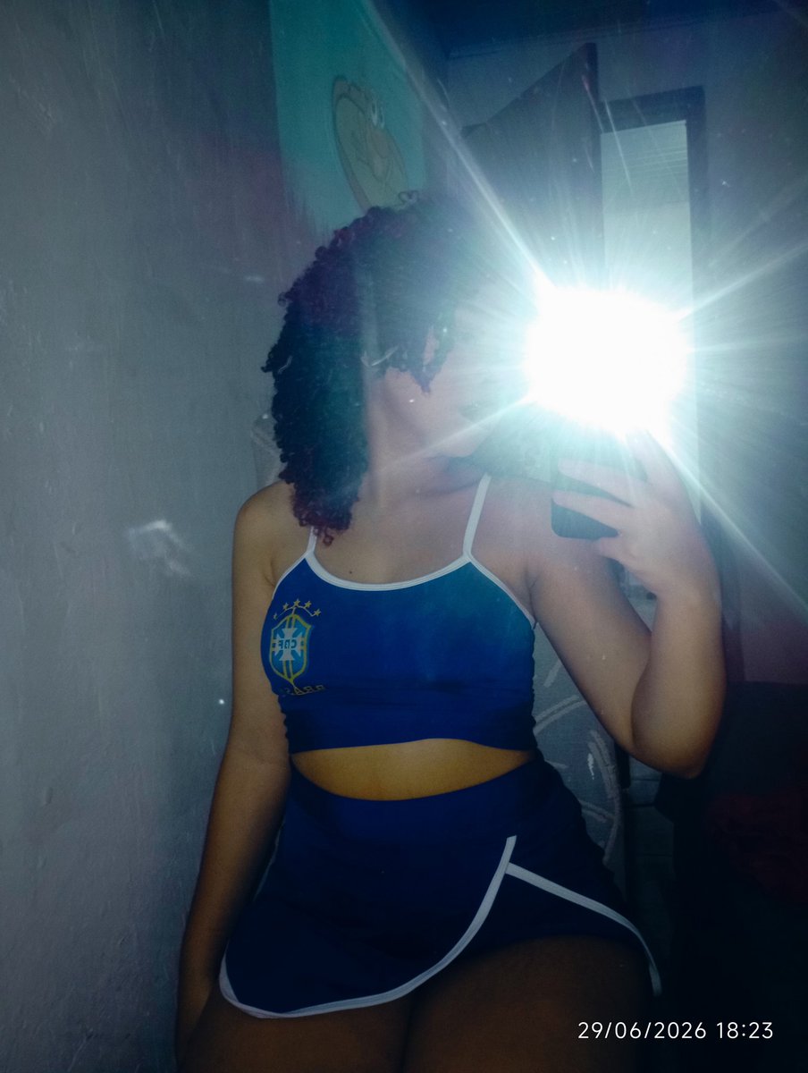 jullyaiix's tweet photo. Tenho 18 anos e Procuro um sugar daddy para pagar minhas contas 
#sugardaddy https://t.co/ilA4DKPhYT