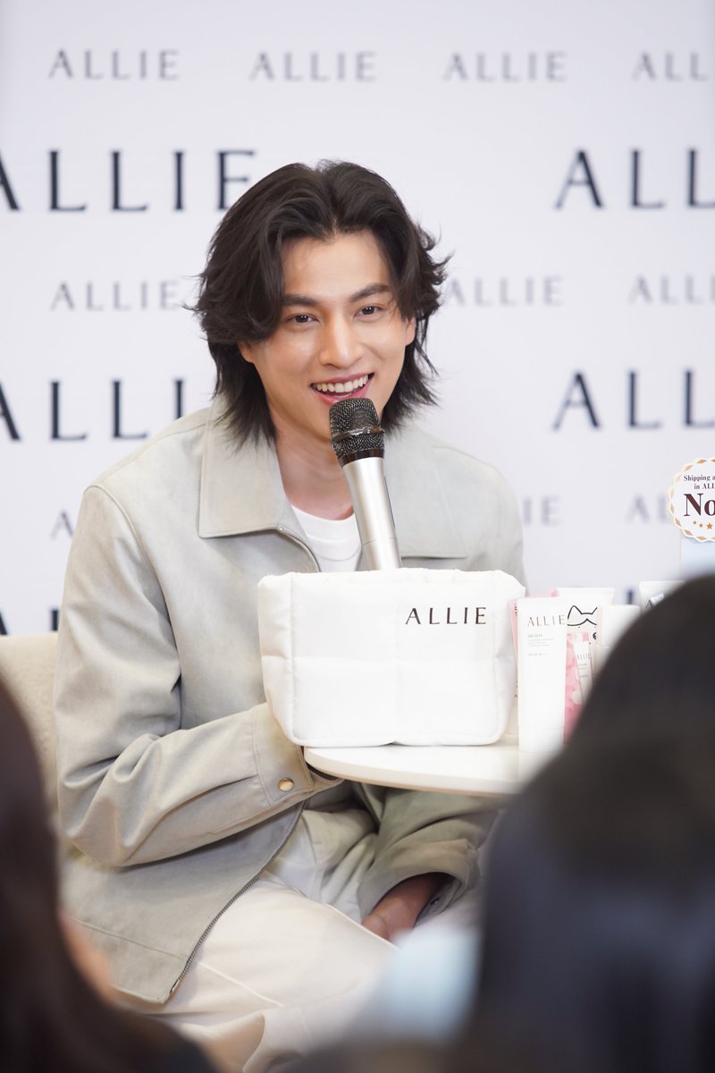 Gulfkanawutofc's tweet photo. 26.06.2026  กลัฟใน Live สุด Exclusive กับผู้โชคดี จากทาง ALLIE​ X WATSONS ☀️

ALLIE​ X WATSONS WITH GULF
#ALLIEXGULF
#ALLIE4EveryYou
#ALLIExWatsons
#GulfKanawut https://t.co/W7APO0VKUG