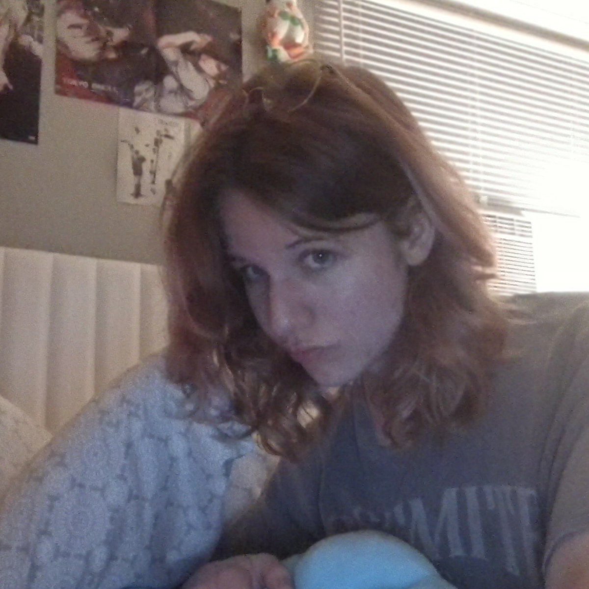 HEX0NMYCHEST's tweet photo. am i allowed to post no makeup laptop selfies https://t.co/mkWPxt1Jtv