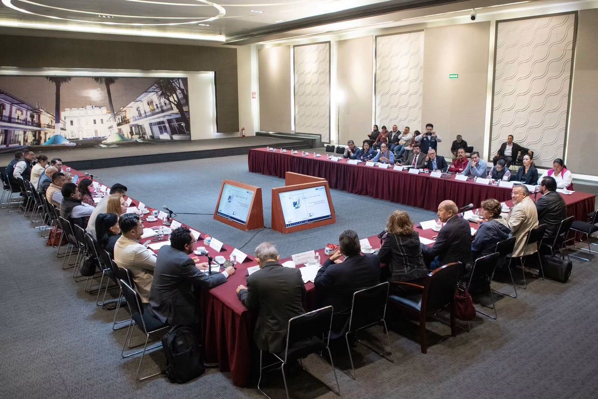 SeducEdoMex's tweet photo. 💼 Hoy, nuestro Secretario Miguel Ángel Hernández Espejel asistió una reunión de trabajo donde participó nuestra Gobernadora @delfinagomeza, para continuar la evaluación del Plan Integral de la Zona Oriente del #EdoMéx.📝 https://t.co/LgCJ9k6j4X