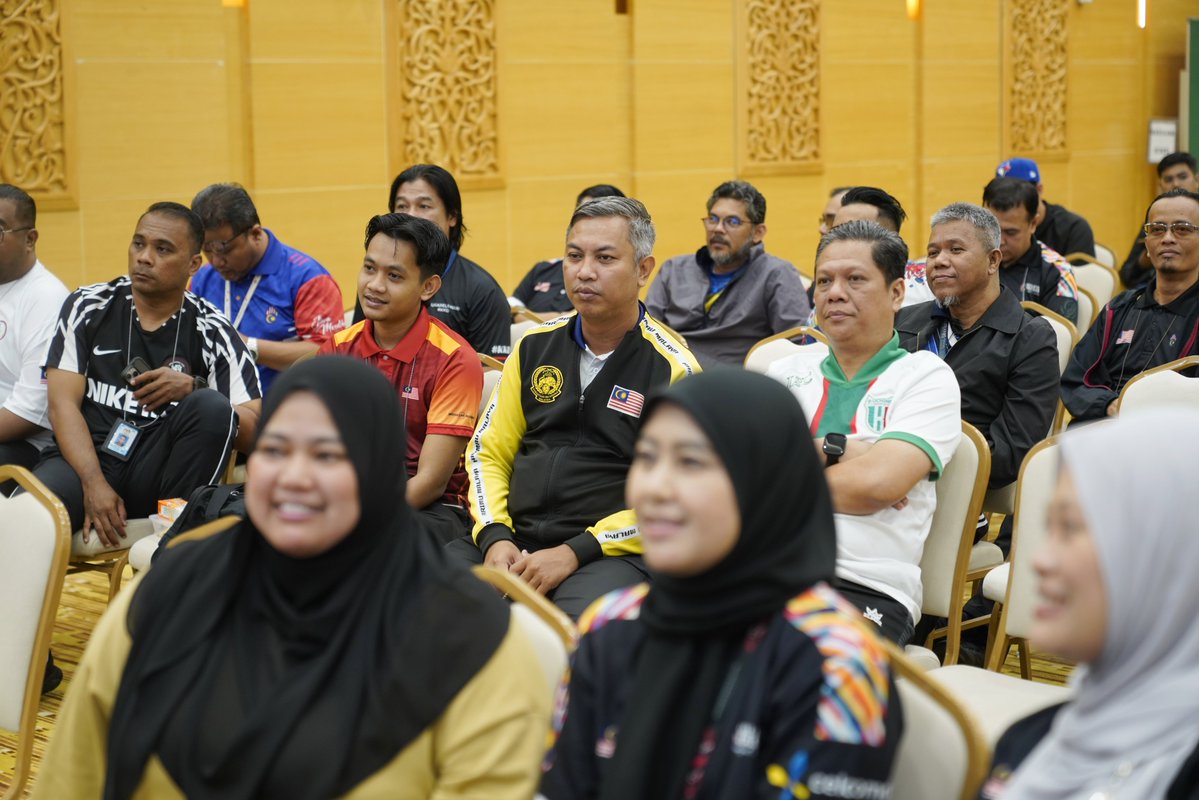 erwinkhairulahm's tweet photo. Pagi ini saya hadir ke Program Bicara Ilmu "Fiesta Piala Dunia : Sorakan Juara" anjuran Bahagian Pengurusan Sumber Manusia, Kementerian Komunikasi dengan kerjasama Kelab Sukan dan Kebajikan Kementerian Komunikasi di Dewan B1, Menara Komunikasi. https://t.co/LCD5l6x5SZ