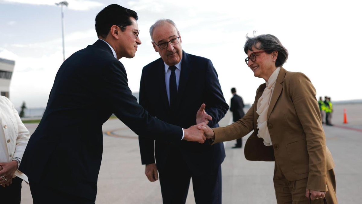 CH_Mexico's tweet photo. El Presidente suizo Guy Parmelin ha llegado a México para una visita oficial de Estado. 🇨🇭🇲🇽

En el marco de los 80 años de relaciones diplomáticas entre Suiza y México, un hito que refleja décadas de compromiso con la prosperidad mutua.

#SuizaMéxico #VisitaOficial #Parmelin https://t.co/FrYR72CnY7