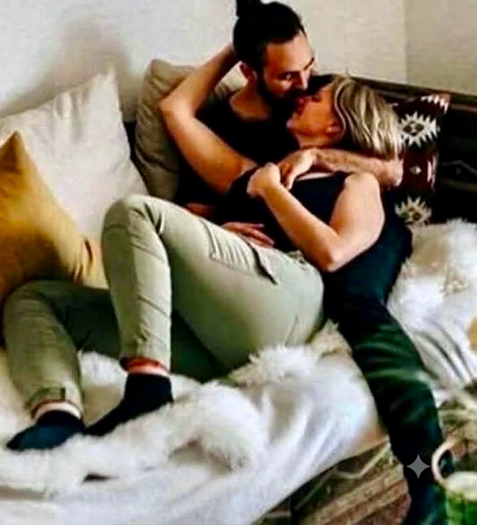 Esinti_Kaplan's tweet photo. ➡Hani insan bazen 
                   ➡️ #esir düşer ya 
#bir_ses'e,
#bir_gülüşe, 
#bir_çift_göze....
              ↪️İşte bende öyle....

____🌿♥️G Ü N A Y D I N♥️🌿___

(♡💢Hαуıяℓı ♡ Sabahlar 🐞♡
┊┊╭━╮┊Harika Bir Gün.
╭┈┃┈┃┊Geçirmeniz 
╰━╋━╯┊DiLeğiyLe♡💢 https://t.co/cKrrQDU7mc
