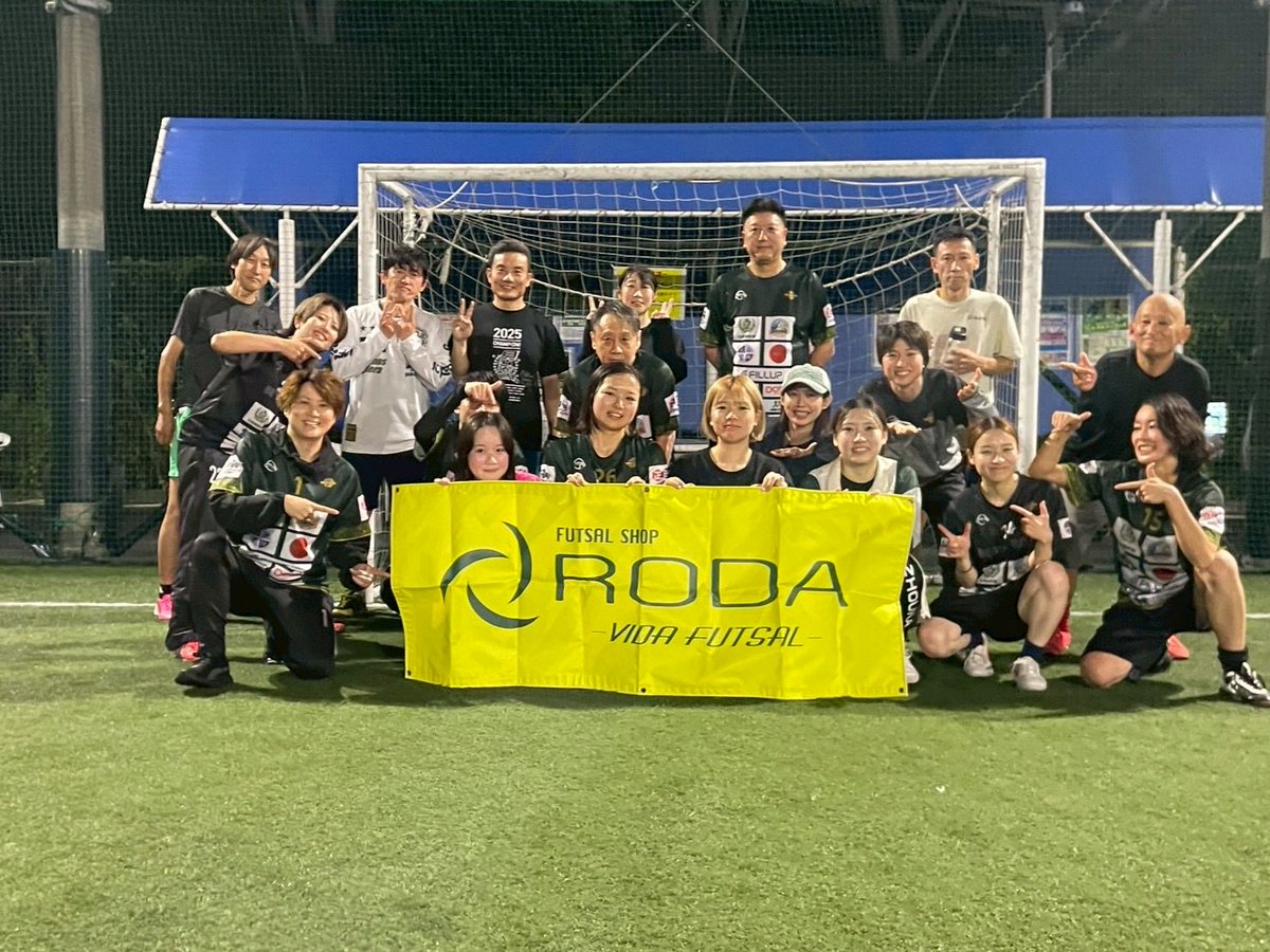 tapazida2012's tweet photo. こんにちは！
昨日は7月のタパットサルでした！

そしてそして…
Futsal Shop RODAさんによる試し履き会も実施しました！

今回もみなさんと楽しく蹴ることができました😆
ご参加いただき本当にありがとうございました！

次回の開催は8/24(月)です！
お待ちしてます♪💁‍♀️
https://t.co/HPou1MDPaN https://t.co/ZxNmRk08ub