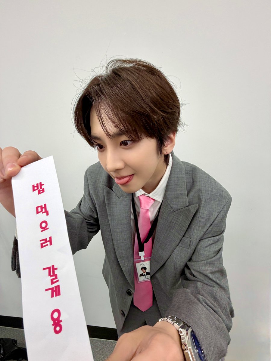 82MAJOR_231011's tweet photo. 퇴근하고 싶은 화요일 오후 3시 28분

#82MAJOR #82메이저 #에이티투메이저
#82Office_Vacation https://t.co/IT3kjJKONH
