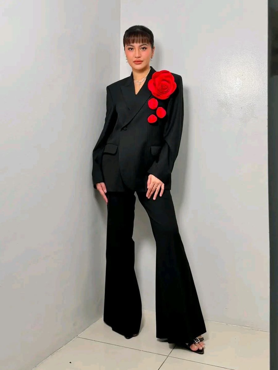 EverythingJAPS_'s tweet photo. Julie Anne San Jose wearing Moses Beramo 💯💯💯

#JulieAnneSanJose | @MyJaps https://t.co/LxThDlqOzV