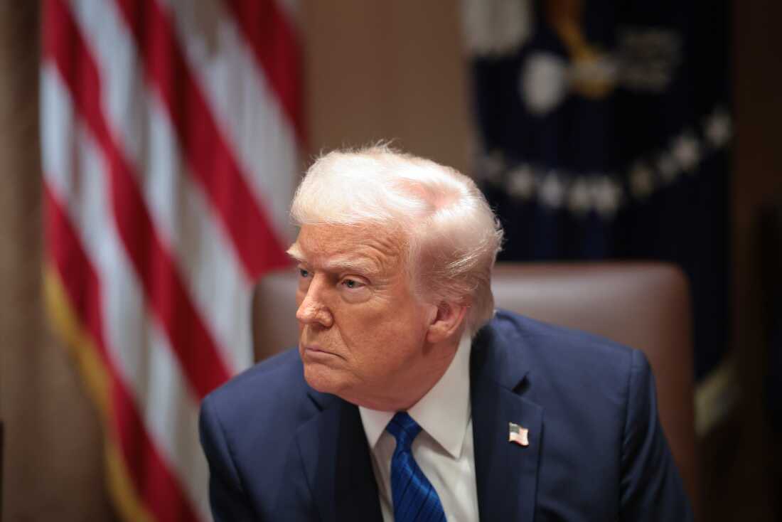 JeanAlbertoGarc's tweet photo. La cara de el demente de Trump al ver que a 🇺🇲 lo eliminaron del mundial al perder 4 a 1 contra 🇧🇪. Y eso que quiso meterle mano al partido previamente, y lo peor es que el cabeza de rodilla de Infantino se prestó para semejante burla.  @fifaworldcup_es @PibeValderramaP https://t.co/Xa6YJVhBQt