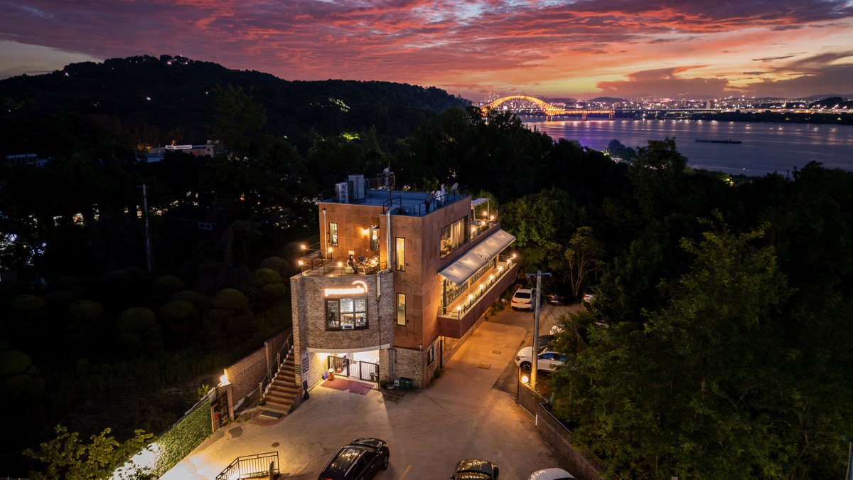 Boost_Bitcoin_'s tweet photo. Our first Bitcoin merchant meetup was hosted at @promenadecastle, a venue that has been at the forefront of Korea's Bitcoin circular economy and merchant adoption movement.

He is deeply passionate about Bitcoin and everything related to sovereignty. Holding our very first merchant meetup at such a meaningful place—the heart of Korea's Bitcoin merchant community—made the event even more special.

We would like to extend our sincere thanks to Promenade for welcoming us and making this meetup possible. We also have immense respect for the continued dedication and hard work in advancing Bitcoin adoption across Korea.