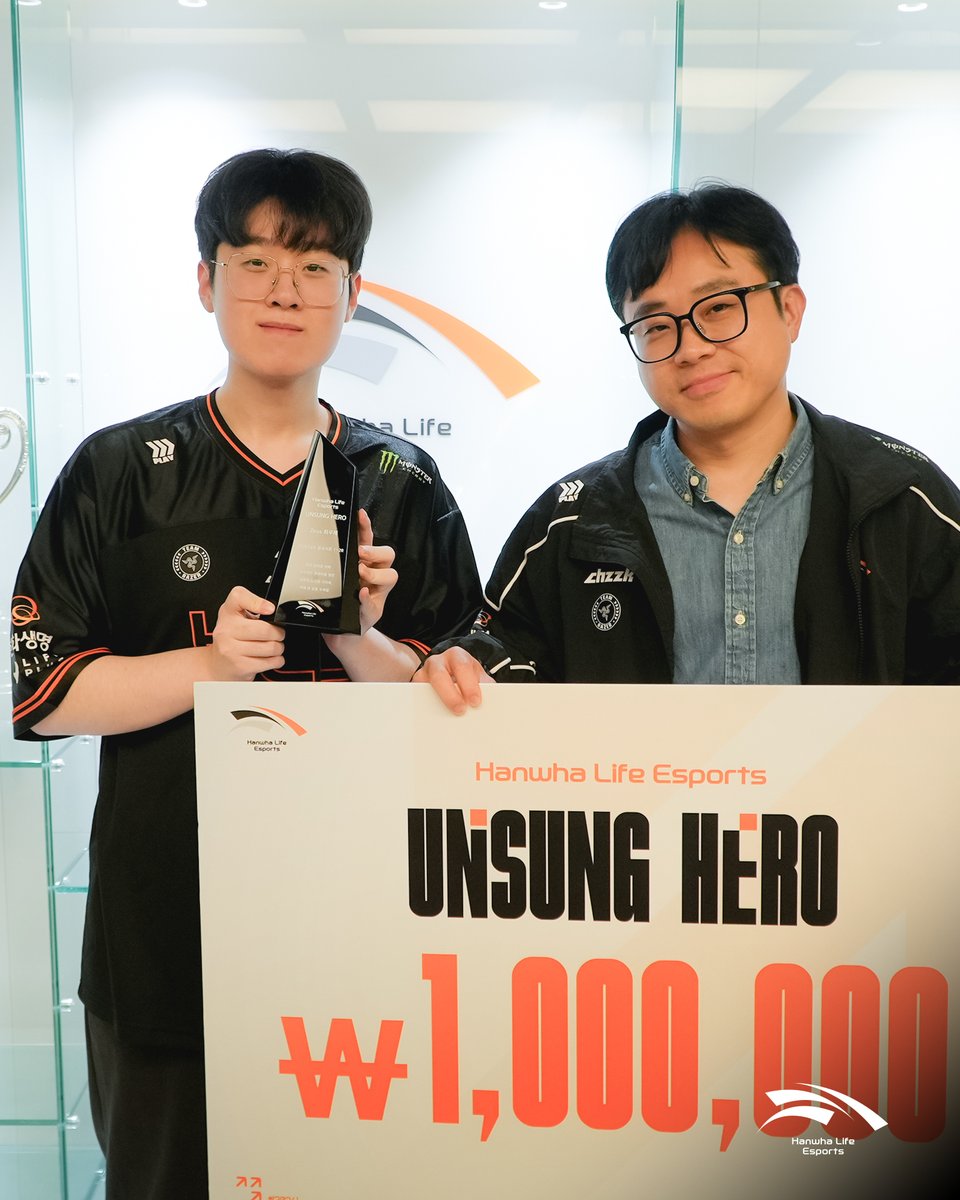 HLEofficial's tweet photo. 🏆𝟮𝟬𝟮𝟲 𝗛𝗟𝗘 𝗨𝗡𝗦𝗨𝗡𝗚 𝗛𝗘𝗥𝗢🏆

한화생명e스포츠의 숨은 주역, ‘제우스’ 최우제 선수가 2026 LCK 1~2R 'HLE UNSUNG HERO'에 선정되었습니다.

앞에서 흐름을 만들고, 때로는 뒤에서 팀을 위해 묵묵히 균형을 잡아준 그의 기여가 있었기에 HLE는 더욱 높이 도약할 수 있었습니다.

한화생명e스포츠는 앞으로도 보이지 않는 자리에서 빛을 발하는 선수들의 발자취를 함께 기억하겠습니다. 팀의 든든한 버팀목이 되어준 제우스 선수에게 따뜻한 박수와 응원을 보내주세요.

Hanwha Life Esports’ unsung hero, Choi “Zeus” Woo-je, has been selected as the 2026 LCK 1~2R 'HLE UNSUNG HERO'.

Whether leading the charge from the front or helping keep the team balanced from behind the scenes, Zeus’ contributions have helped Hanwha Life Esports reach even greater heights.

Hanwha Life Esports will continue to recognize the players who shine beyond the spotlight. Please join us in sending warm applause and support to Zeus, who has been a steady pillar for the team.
