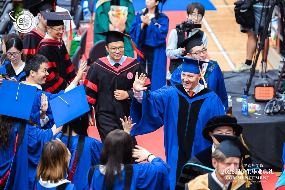 Fudan_SoM's tweet photo. A memorable day at the Fudan SoM 2026 Commencement! 🎓✨
We were honored to celebrate with our global partners, faculty, graduates, and friends.
#FudanSoM #Commencement #LBS #BINorwegianBusinessSchool #HKU #CityUHK #WashU #BusinessEducation #GlobalPartnership #FutureLeaders https://t.co/B0rojUoJha