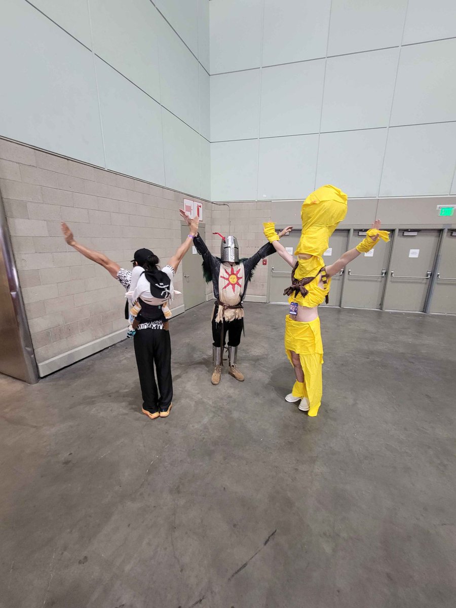 OdlidTogaf's tweet photo. Gonna photo dump my AX 2026 pictures. It was awesome meeting new people and catching up with old ones. I consider myself lucky to meet like minded individuals who appreciate anime itself and not just hop on a community because it's popular. We seem to gravitate towards each other https://t.co/hEeniliz9r