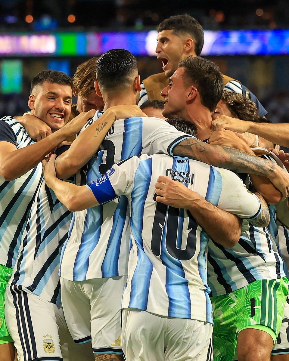 porquetendencia's tweet photo. "HOY JUEGA ARGENTINA":
Porque hoy la Selección enfrenta a Egipto en los octavos de final de la #CopaMundialFIFA https://t.co/73RENmvDoA