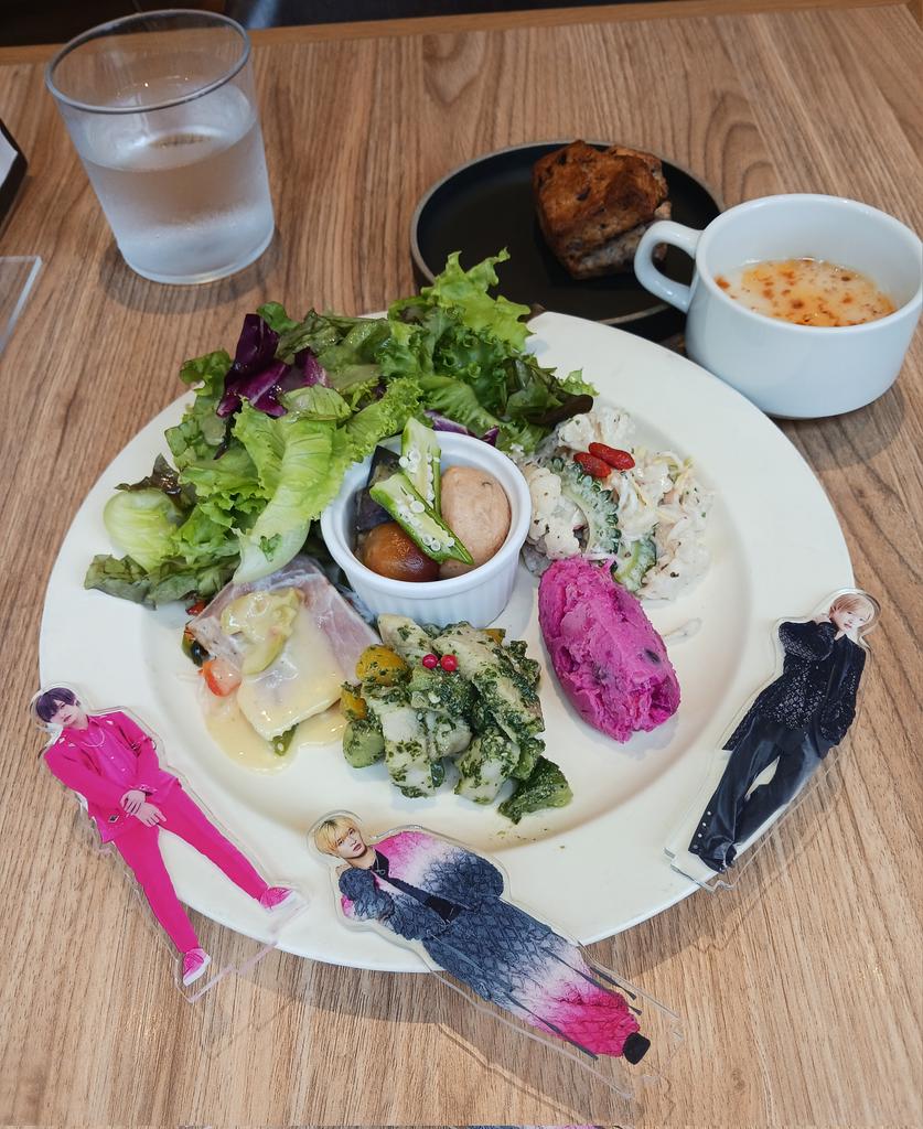 aratiimpactors's tweet photo. 今日は梅田でセミナー
ちょっと早めに会社を出れたからゆっくりランチ～と思ったけどそんなに時間無かった😓
ヘルシーランチ美味しかった😋 https://t.co/y6AiG02iVP