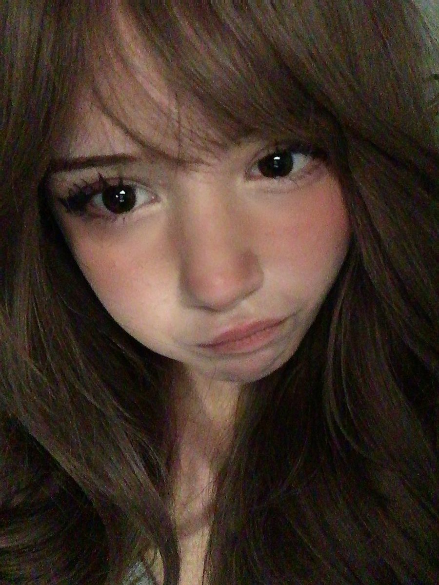 kin_uve's tweet photo. 👀 https://t.co/XoEULs0NGa
