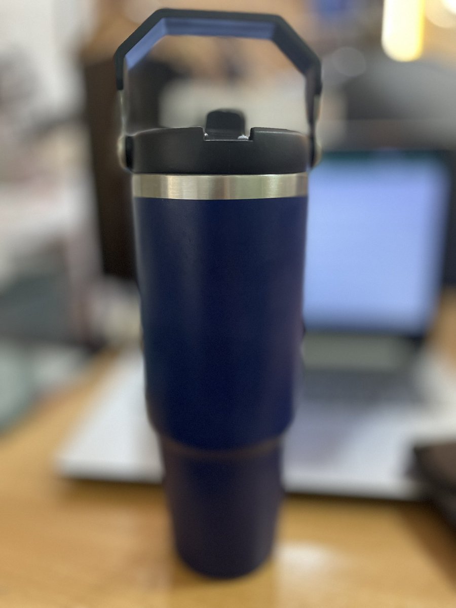 kuatpoll's tweet photo. @RacunBelanja tumbler segini gede bisa kah kak?😅 https://t.co/S12rw1yruE