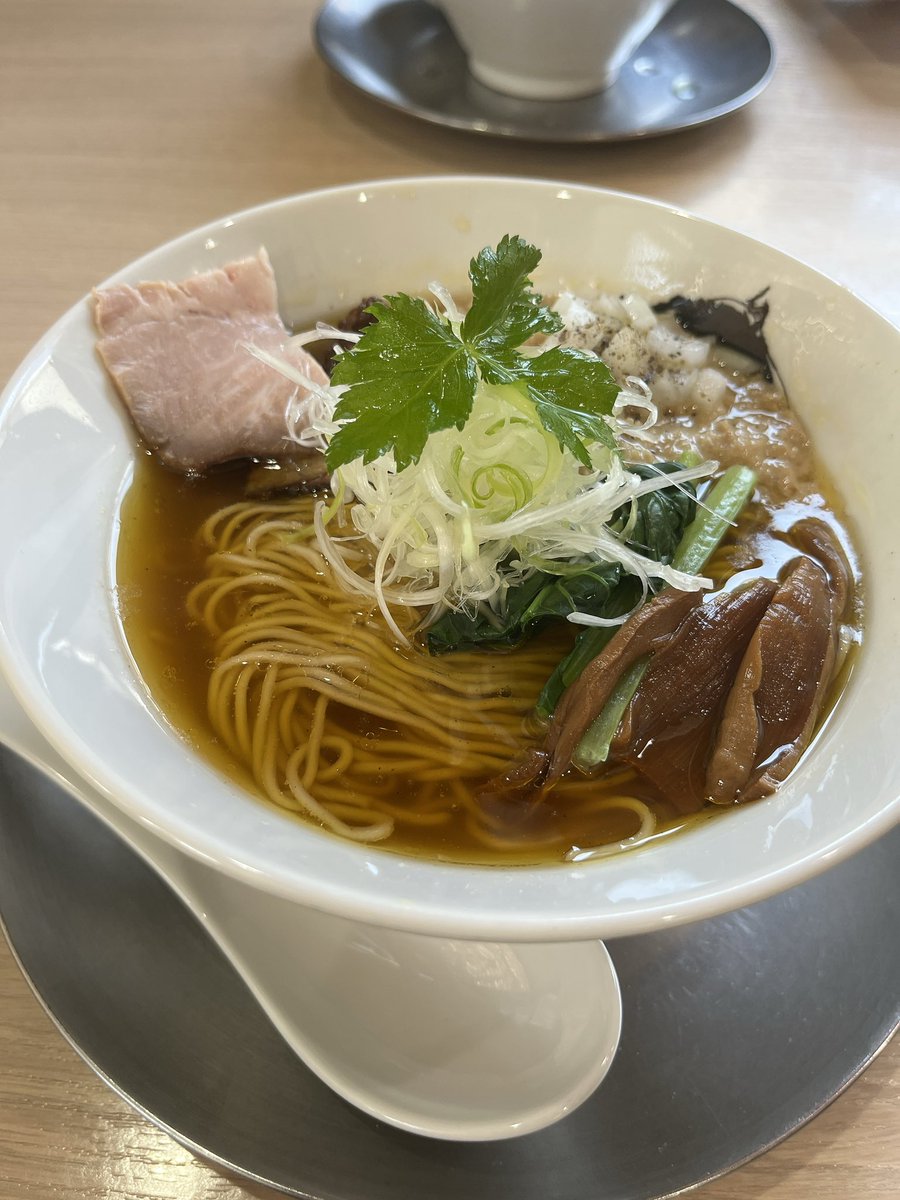 SR43z's tweet photo. 先輩にラーメン奢ってもらった🍜 https://t.co/RGCqbFUAXq