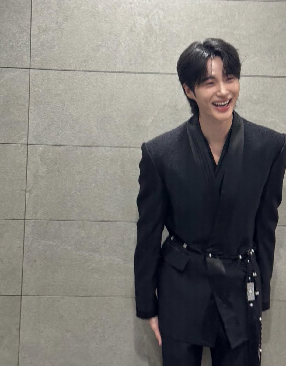machaearl's tweet photo. Lee Wan                                      Seong Huiju https://t.co/sgFzmUuDK3