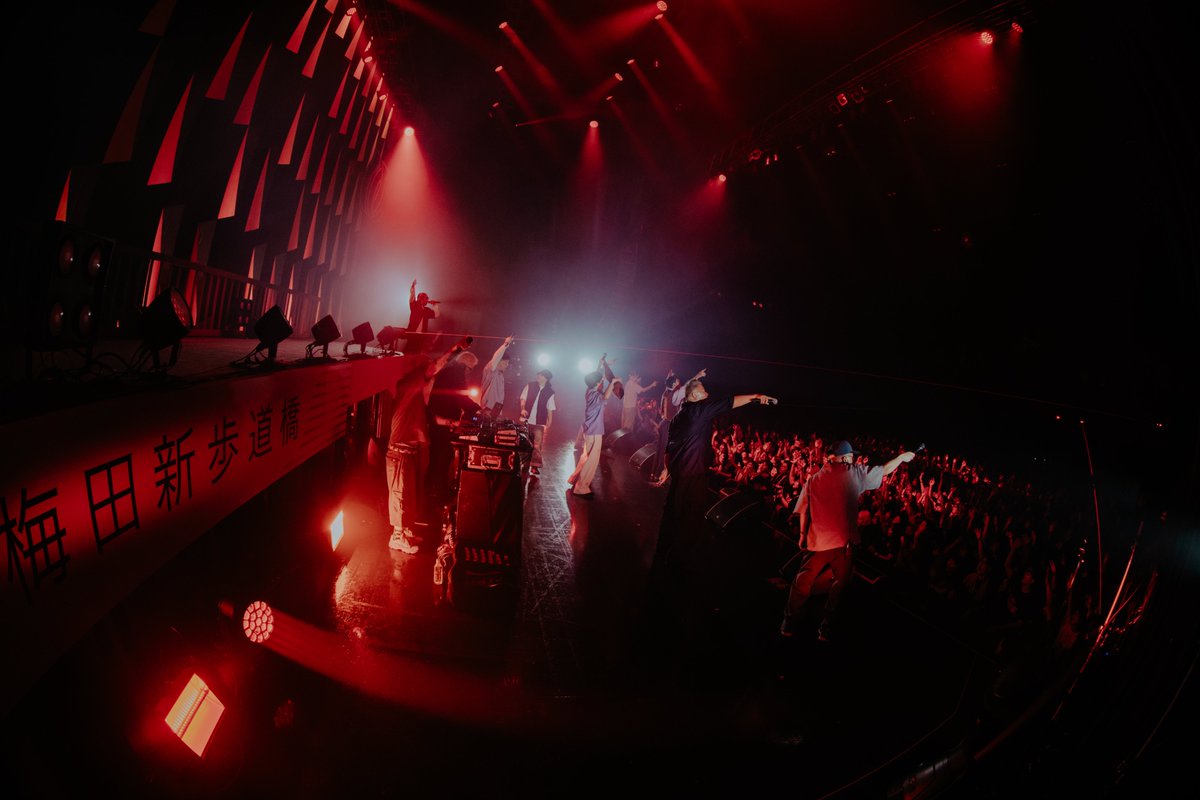 umeda_cypher's tweet photo. /／
🔊ファミリーマート先行‼️
\＼

初日公演から大盛況!!
全国TOUR『RETURN OF THE 13』開催中!!
全公演チケットSOLD OUTにつき追加公演決定！

8/12(水)KT Zepp Yokohama公演
ファミリーマート先行は7/13(月)23:59まで👀

🎫https://t.co/wULQC5Feg0

photo by umihayato
Retouched by @hiroyabrian

#梅田サイファー
#ROT13
