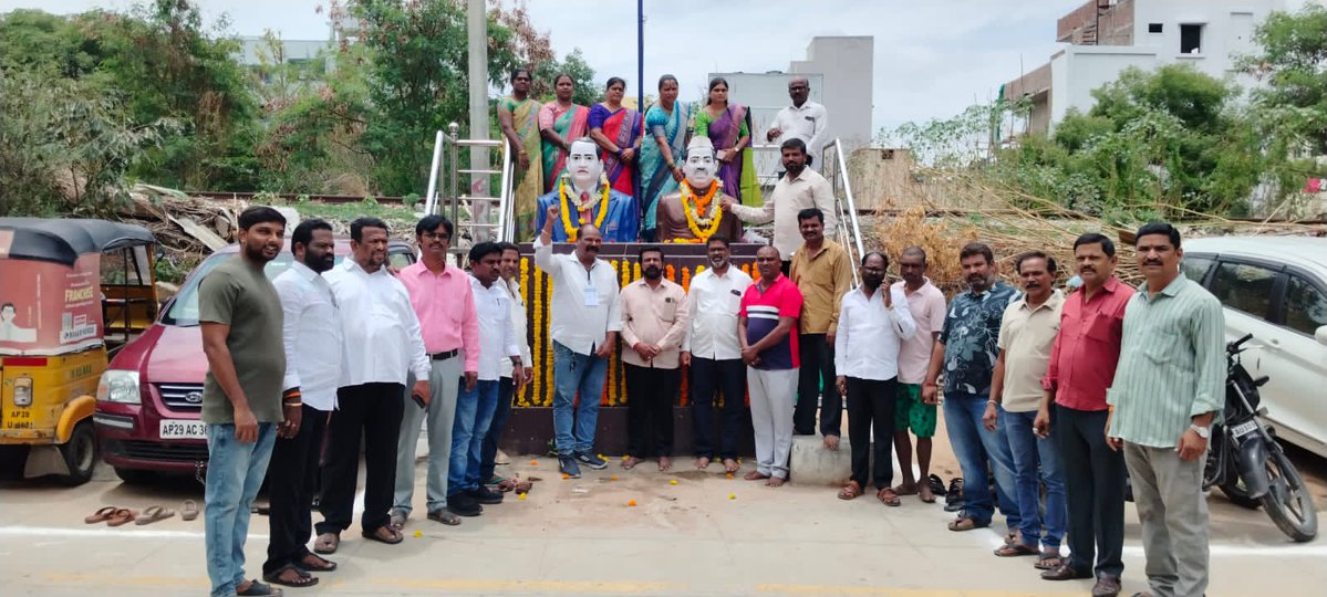 MekalaSuneetha2's tweet photo. బాబు జగ్జీవన్ రావ్ సేవలు చిరస్మరణీయమని గౌతమ్ నగర్ డివిజన్ మాజీ కార్పొరేటర్ మేకల సునీత రాము యాదవ్ పేర్కొన్నారు.
#babujagjivanram #vardanthi https://t.co/e1CjSIZp5C