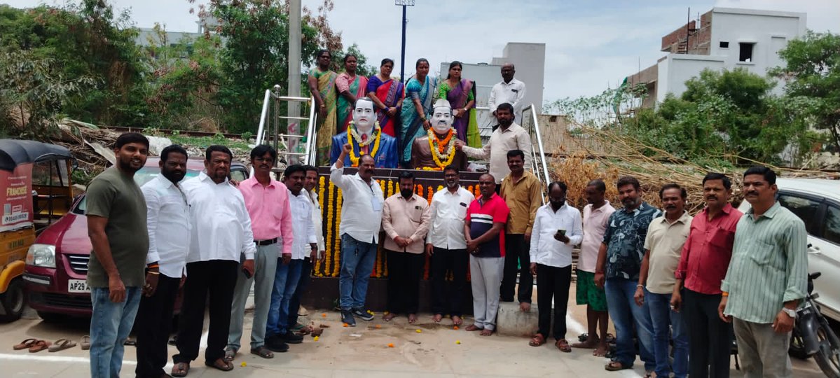 MekalaSuneetha2's tweet photo. బాబు జగ్జీవన్ రావ్ సేవలు చిరస్మరణీయమని గౌతమ్ నగర్ డివిజన్ మాజీ కార్పొరేటర్ మేకల సునీత రాము యాదవ్ పేర్కొన్నారు.
#babujagjivanram #vardanthi https://t.co/e1CjSIZp5C