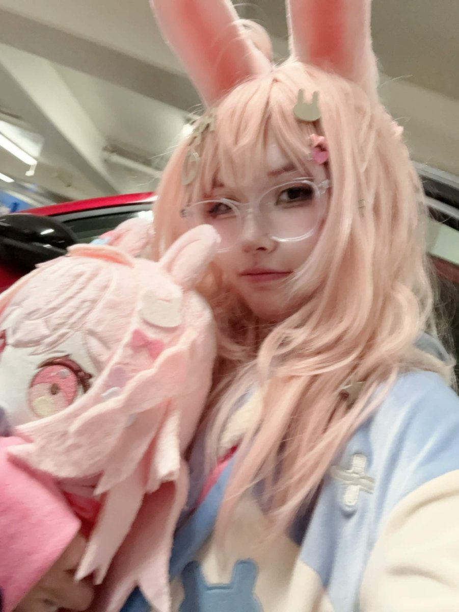 machitan_7's tweet photo. i cosplayed pippa at anime expo! i made a  twitter because a few people asked me if i had one... https://t.co/vdTB18I9UM
