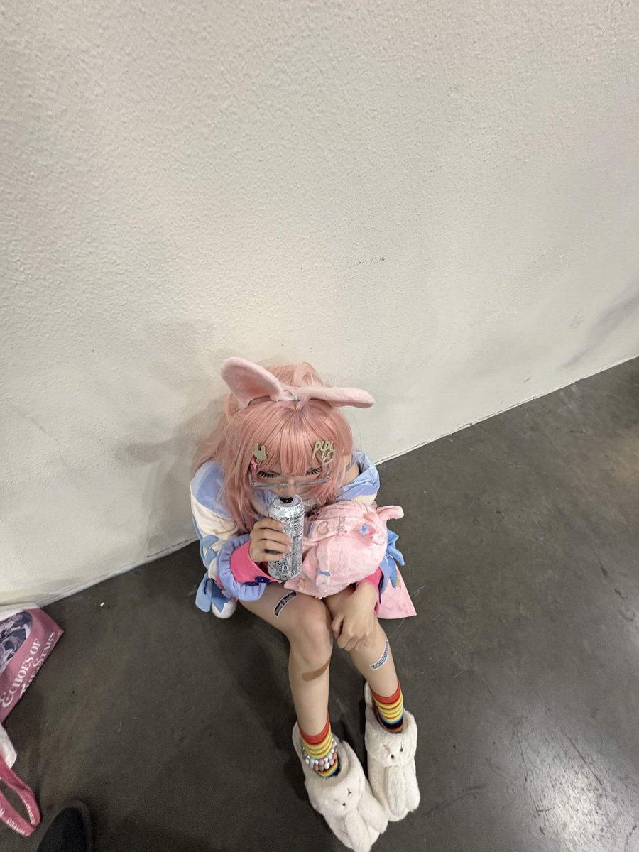 machitan_7's tweet photo. i cosplayed pippa at anime expo! i made a  twitter because a few people asked me if i had one... https://t.co/vdTB18I9UM
