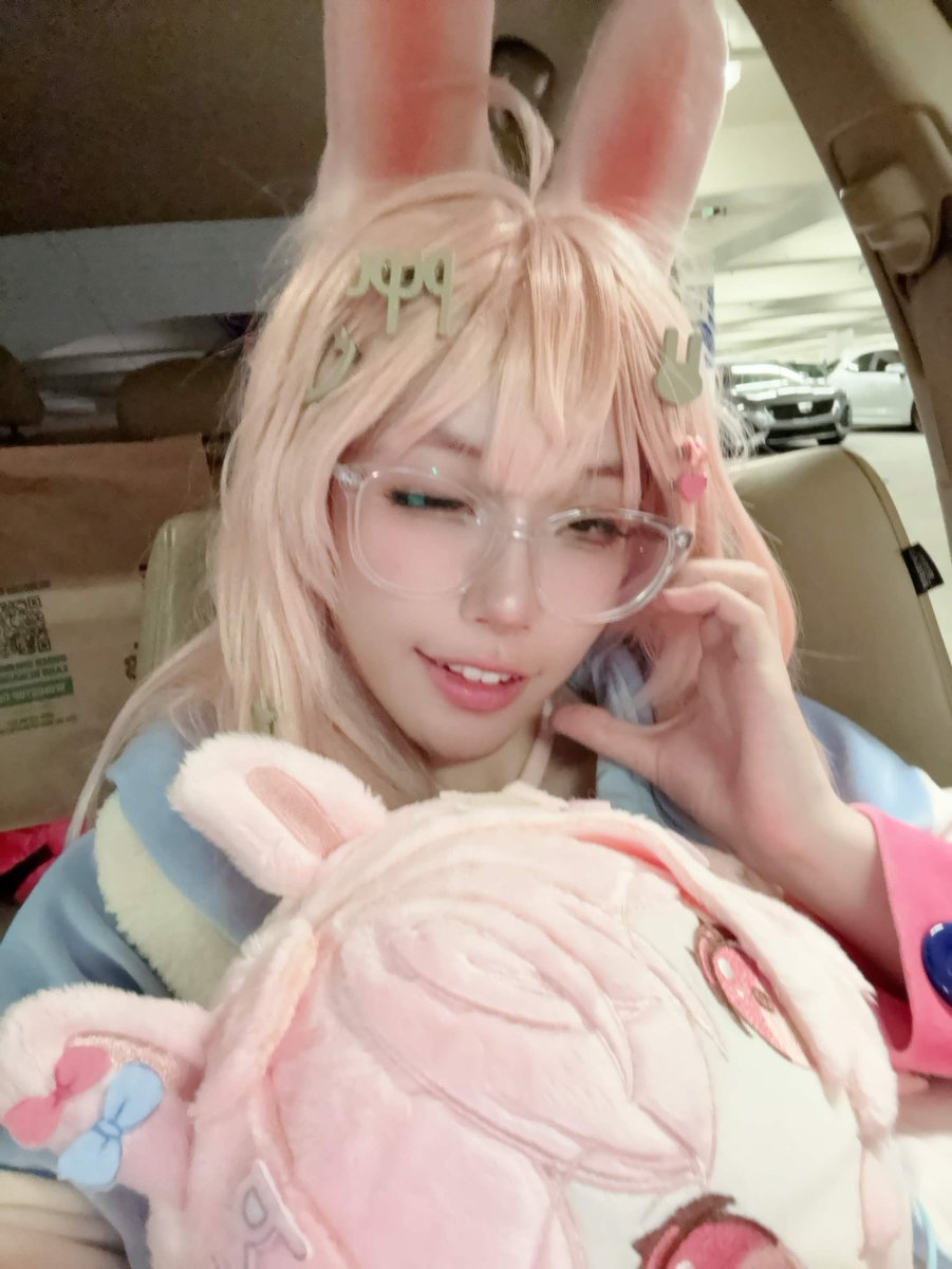 machitan_7's tweet photo. i cosplayed pippa at anime expo! i made a  twitter because a few people asked me if i had one... https://t.co/vdTB18I9UM