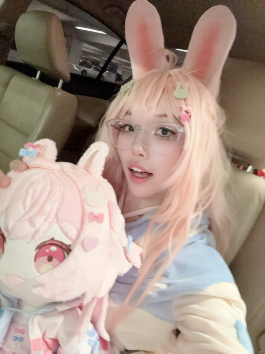 machitan_7's tweet photo. i cosplayed pippa at anime expo! i made a  twitter because a few people asked me if i had one... https://t.co/vdTB18I9UM