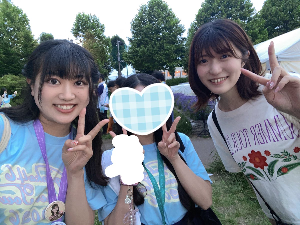 yu_rantan's tweet photo. 一昨日の乃木坂札幌公演でひろみんさんに会えたんだ～🫶
おとといのひろみんさんも可愛すぎた🥺
真ん中はすずらん坂で一緒に踊った、私のリア友さくらちゃんだよ🩵 https://t.co/q2UHYgiP00