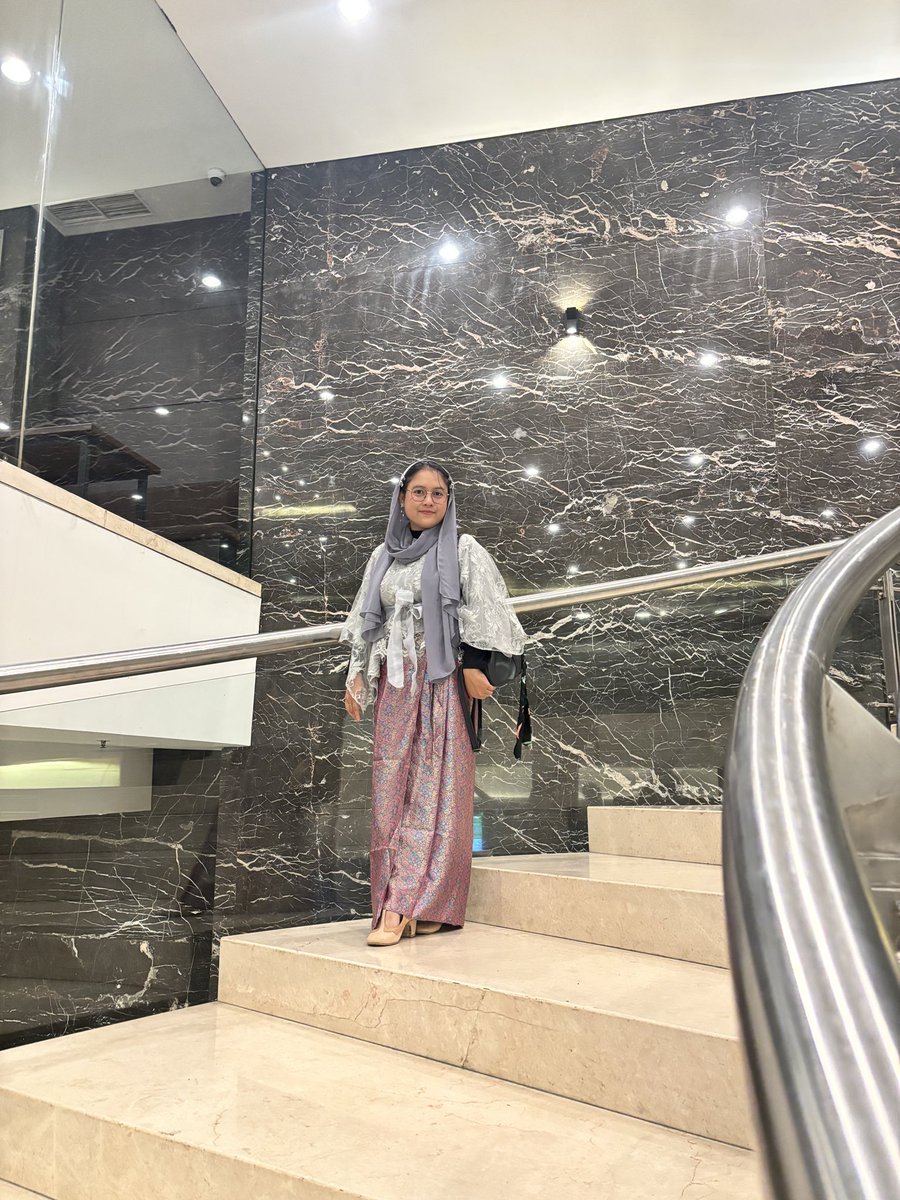 dnizproject's tweet photo. menjadi seperti ibu pejabat https://t.co/4oBXJM8Yz3