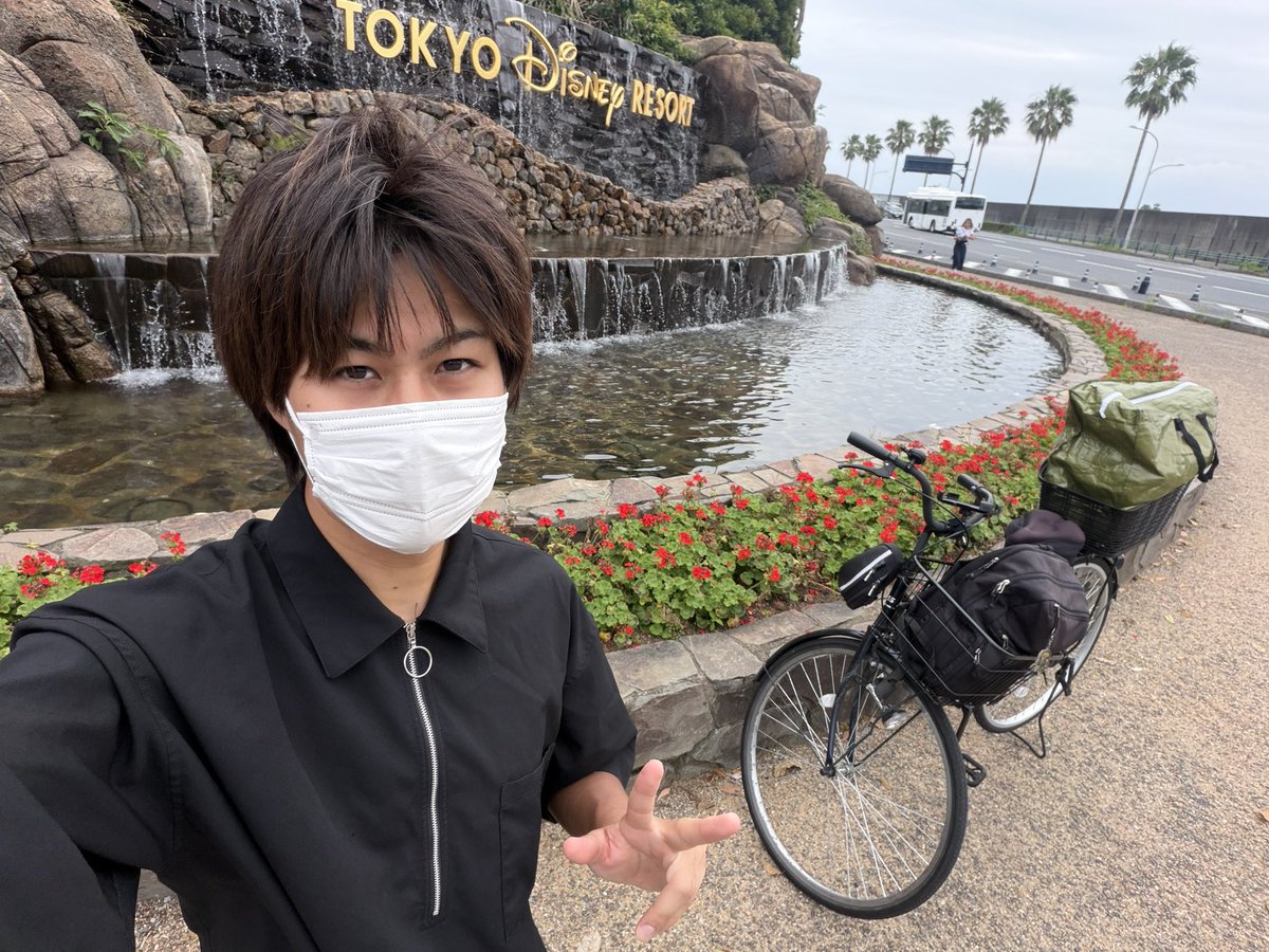 stark_FF's tweet photo. 出発したのが約3ヶ月前。
何回か一時帰宅しましたが、ついに。
ギア無しママチャリで東京(千葉)TDL〜大阪USJ往復達成です！
応援ありがとうございました！ https://t.co/vTUFcZ0rhj