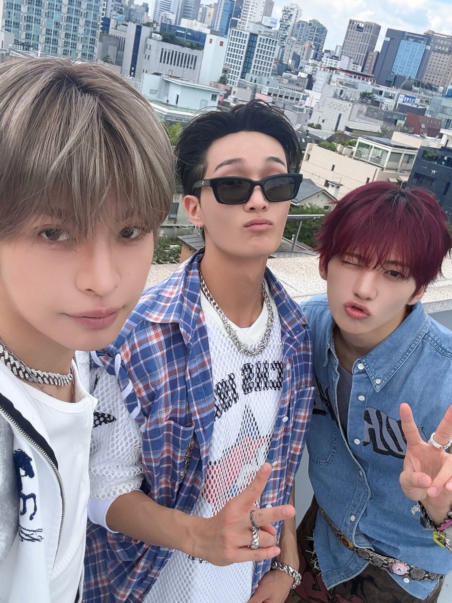 xikers_official's tweet photo. [👀] 
⠀
🤍 #ARENAKOREA Behind Photo 🤍
⠀
#xikers #싸이커스
#민재 #MINJAE #수민 #SUMIN #예찬 #YECHAN https://t.co/TBrgydXRRr