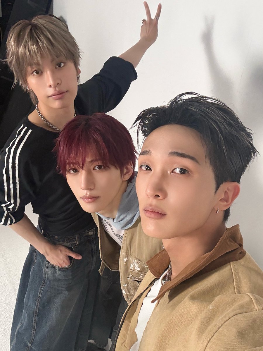 xikers_official's tweet photo. [👀] 
⠀
🤍 #ARENAKOREA Behind Photo 🤍
⠀
#xikers #싸이커스
#민재 #MINJAE #수민 #SUMIN #예찬 #YECHAN https://t.co/TBrgydXRRr