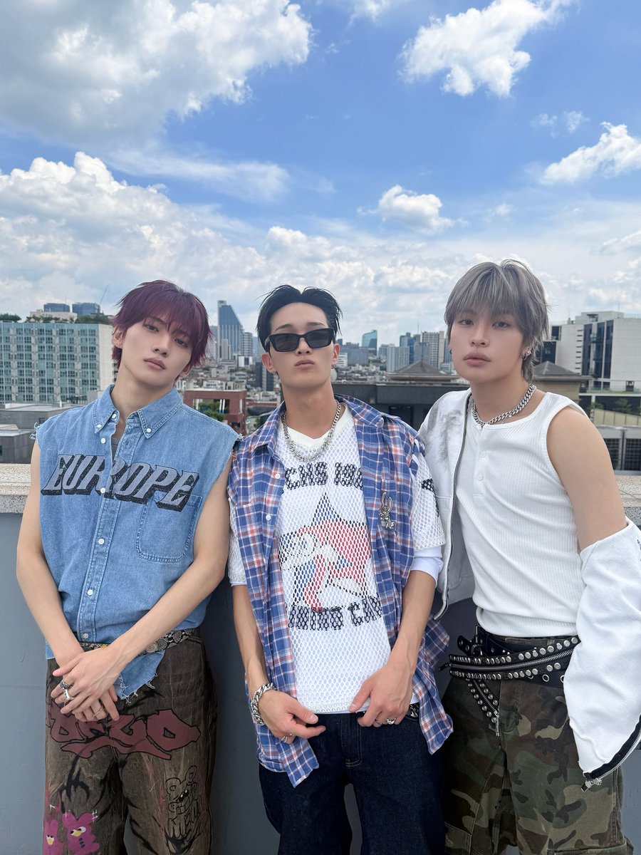 xikers_official's tweet photo. [👀] 
⠀
🤍 #ARENAKOREA Behind Photo 🤍
⠀
#xikers #싸이커스
#민재 #MINJAE #수민 #SUMIN #예찬 #YECHAN https://t.co/TBrgydXRRr