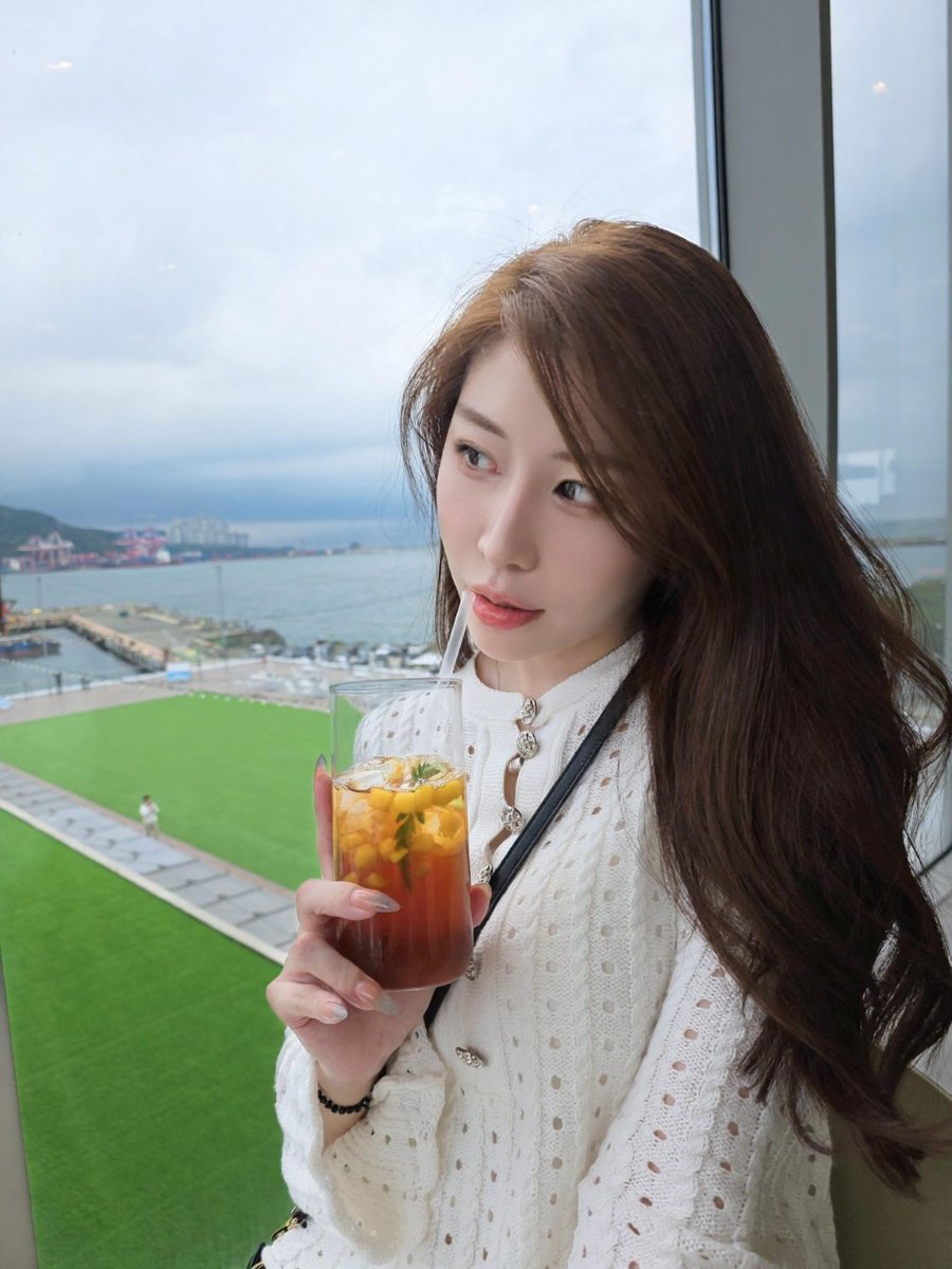Ninacavazj's tweet photo. A few stunning photos from Busan Yeongdo. https://t.co/8h0DowxQzR